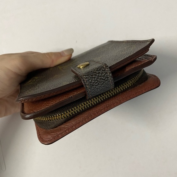 100% Authentic Louis Vuitton Bifold Compact Monogram Wallet - Picture 11 of 14